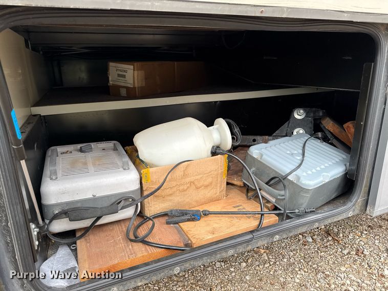 image for item EC7981 1996 Winnebago WCG34WA RV