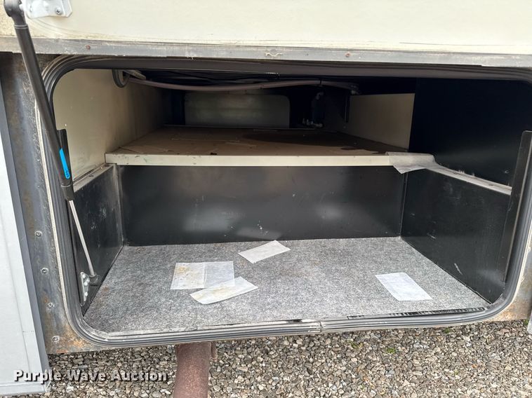 image for item EC7981 1996 Winnebago WCG34WA RV