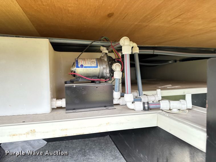 image for item EC7981 1996 Winnebago WCG34WA RV