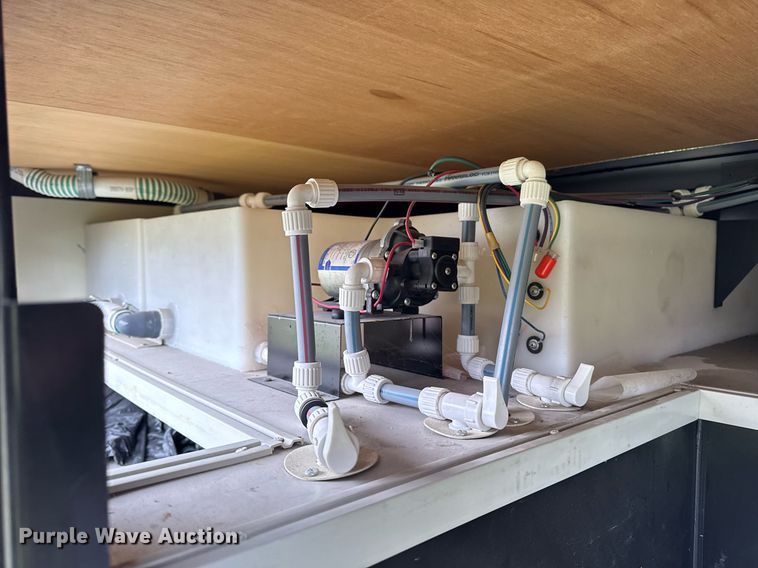 image for item EC7981 1996 Winnebago WCG34WA RV