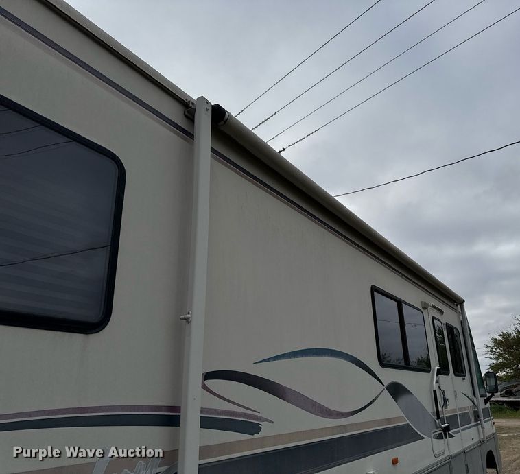 image for item EC7981 1996 Winnebago WCG34WA RV