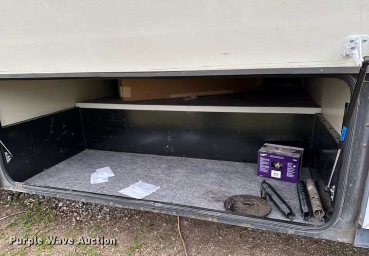 image for item EC7981 1996 Winnebago WCG34WA RV