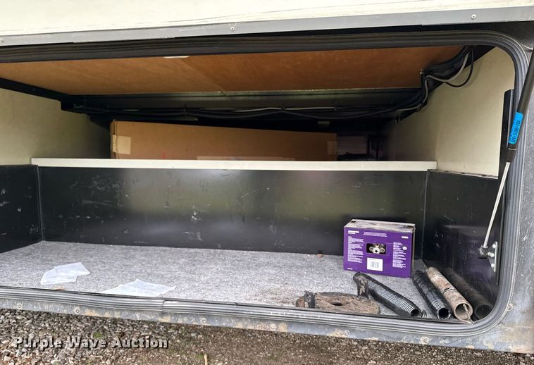 image for item EC7981 1996 Winnebago WCG34WA RV