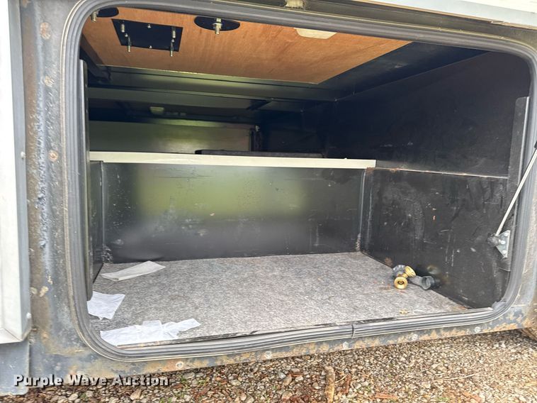 image for item EC7981 1996 Winnebago WCG34WA RV