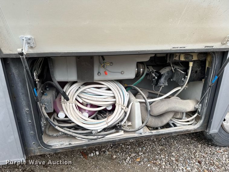 image for item EC7981 1996 Winnebago WCG34WA RV