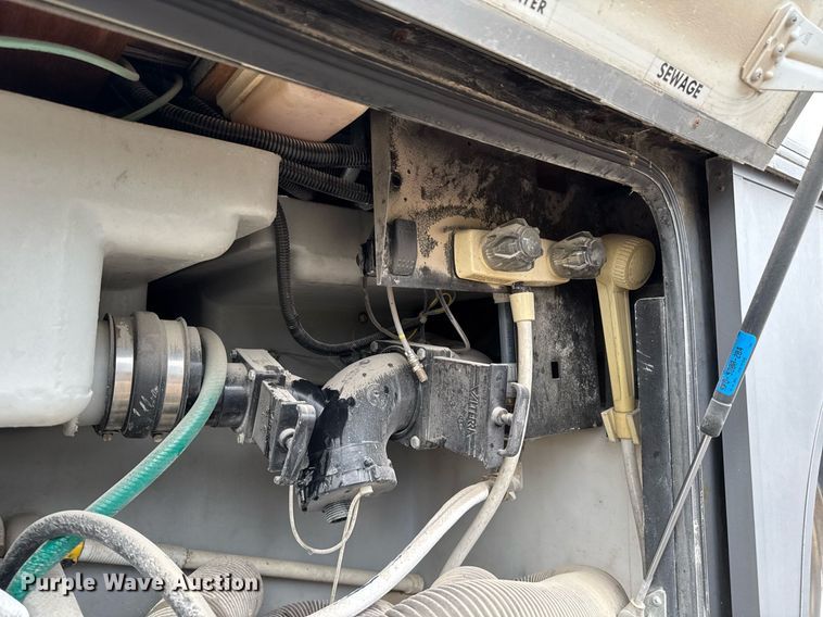 image for item EC7981 1996 Winnebago WCG34WA RV