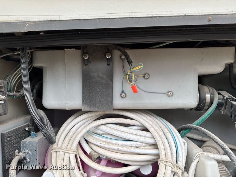 image for item EC7981 1996 Winnebago WCG34WA RV