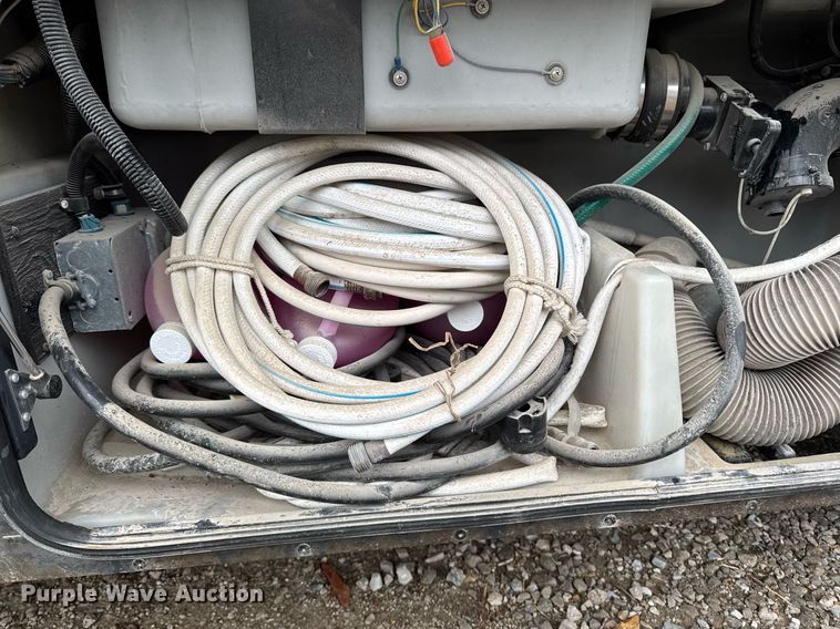 image for item EC7981 1996 Winnebago WCG34WA RV