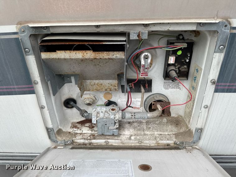 image for item EC7981 1996 Winnebago WCG34WA RV