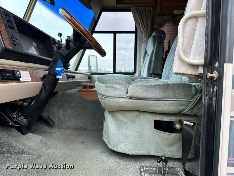 image for item EC7981 1996 Winnebago WCG34WA RV