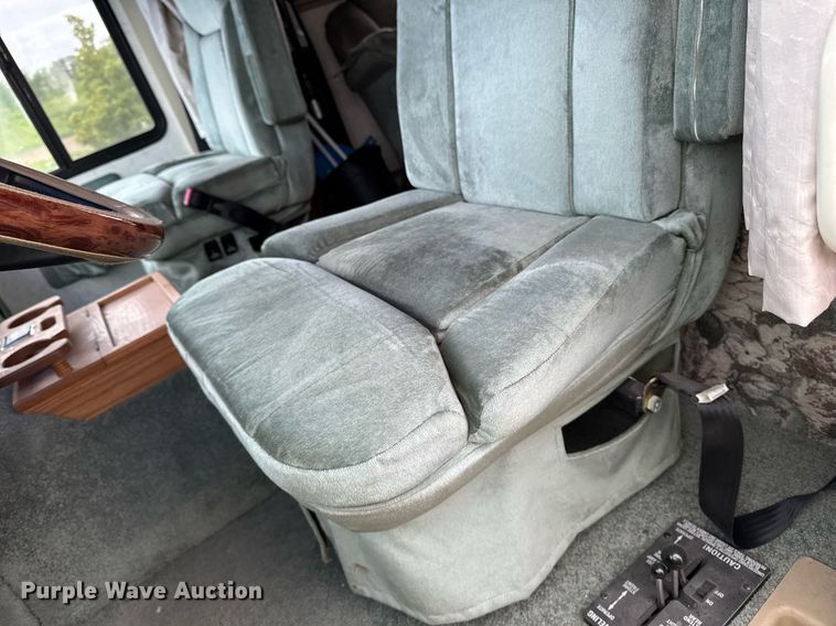 image for item EC7981 1996 Winnebago WCG34WA RV