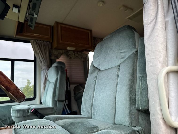 image for item EC7981 1996 Winnebago WCG34WA RV