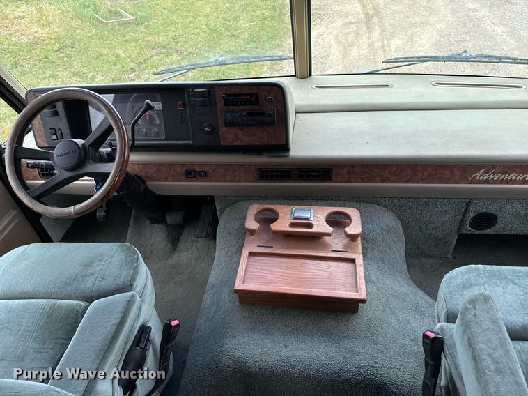 image for item EC7981 1996 Winnebago WCG34WA RV