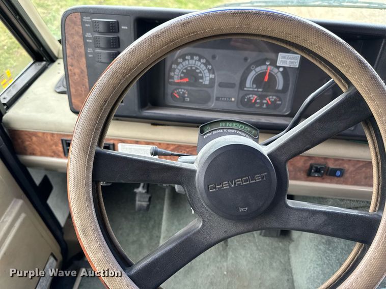 image for item EC7981 1996 Winnebago WCG34WA RV