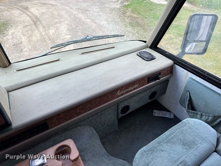 image for item EC7981 1996 Winnebago WCG34WA RV