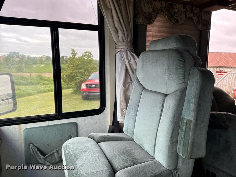 image for item EC7981 1996 Winnebago WCG34WA RV