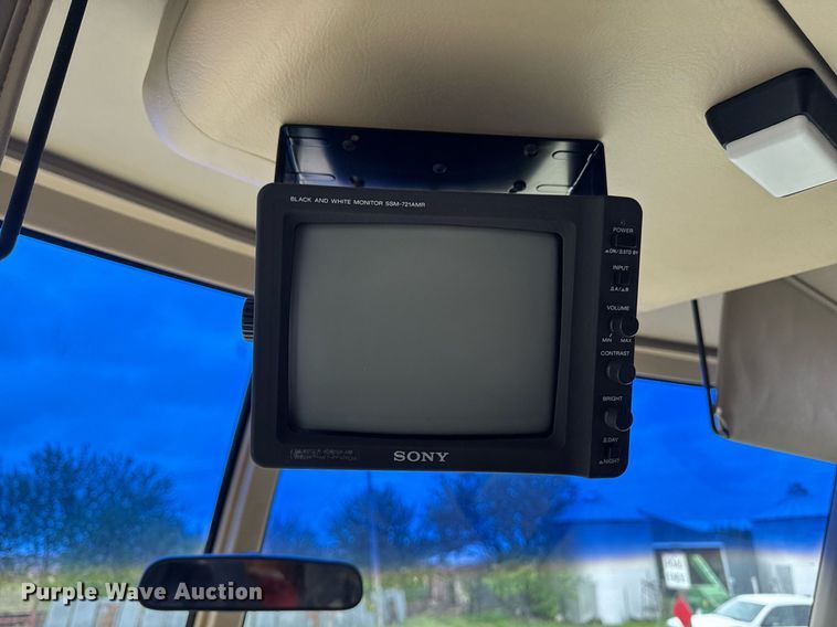 image for item EC7981 1996 Winnebago WCG34WA RV