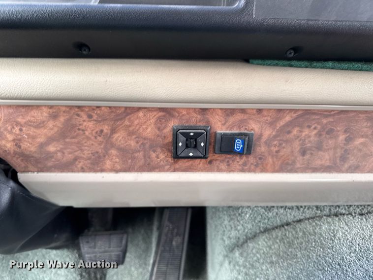 image for item EC7981 1996 Winnebago WCG34WA RV