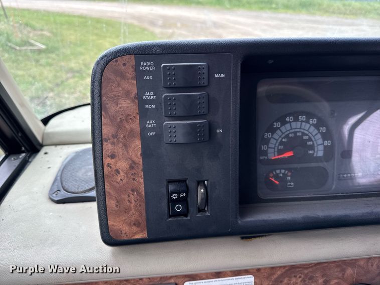 image for item EC7981 1996 Winnebago WCG34WA RV