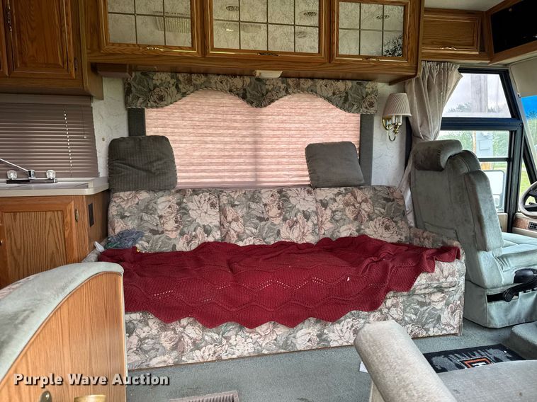 image for item EC7981 1996 Winnebago WCG34WA RV