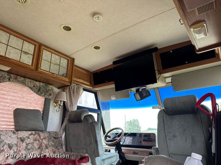 image for item EC7981 1996 Winnebago WCG34WA RV