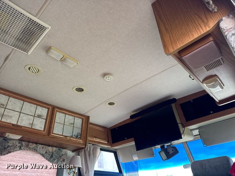 image for item EC7981 1996 Winnebago WCG34WA RV