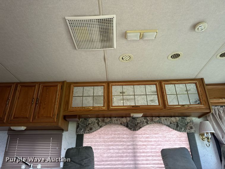 image for item EC7981 1996 Winnebago WCG34WA RV