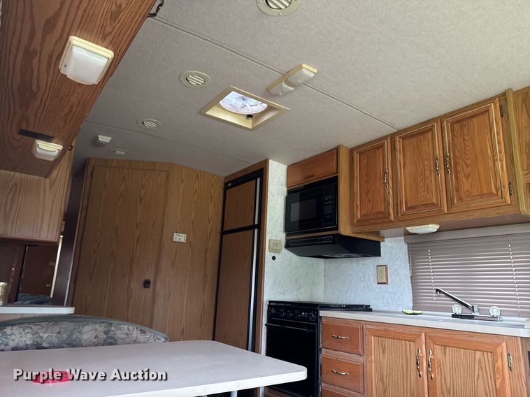 image for item EC7981 1996 Winnebago WCG34WA RV