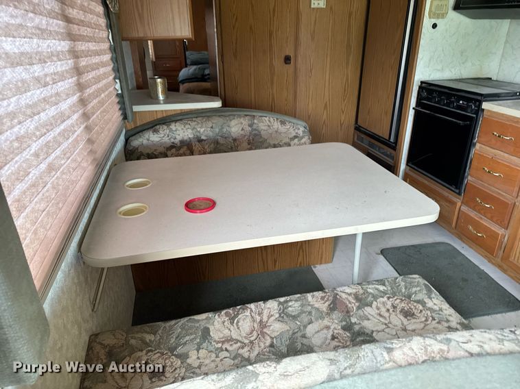 image for item EC7981 1996 Winnebago WCG34WA RV