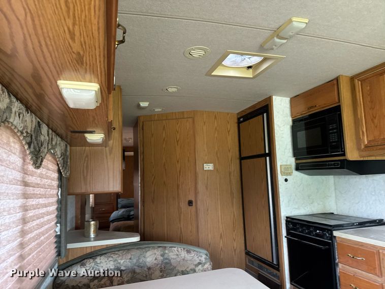 image for item EC7981 1996 Winnebago WCG34WA RV