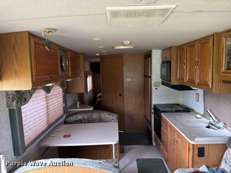 image for item EC7981 1996 Winnebago WCG34WA RV