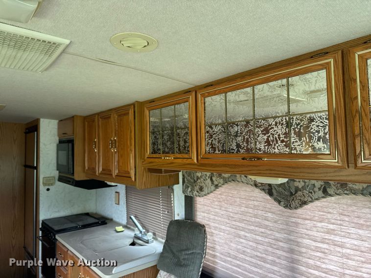 image for item EC7981 1996 Winnebago WCG34WA RV