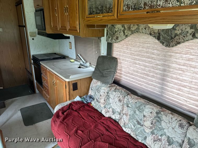 image for item EC7981 1996 Winnebago WCG34WA RV