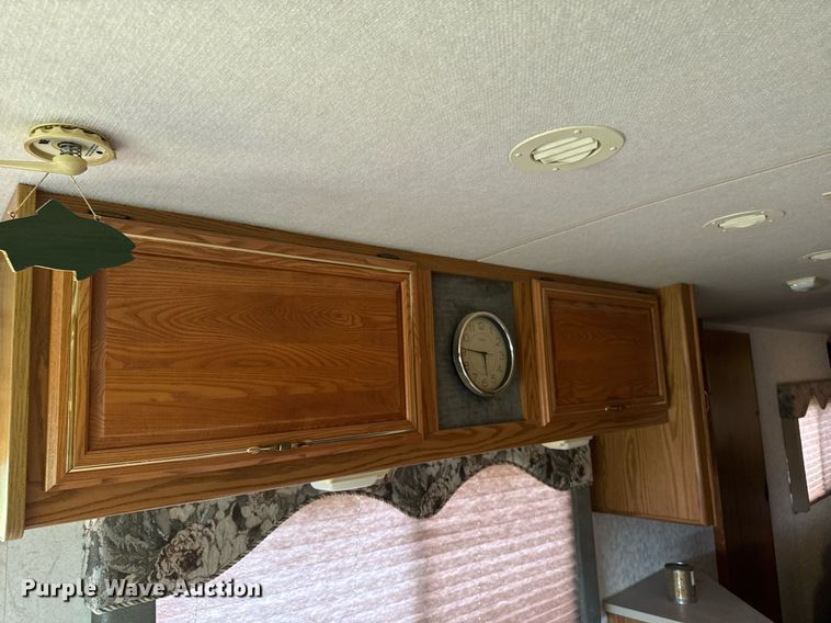 image for item EC7981 1996 Winnebago WCG34WA RV