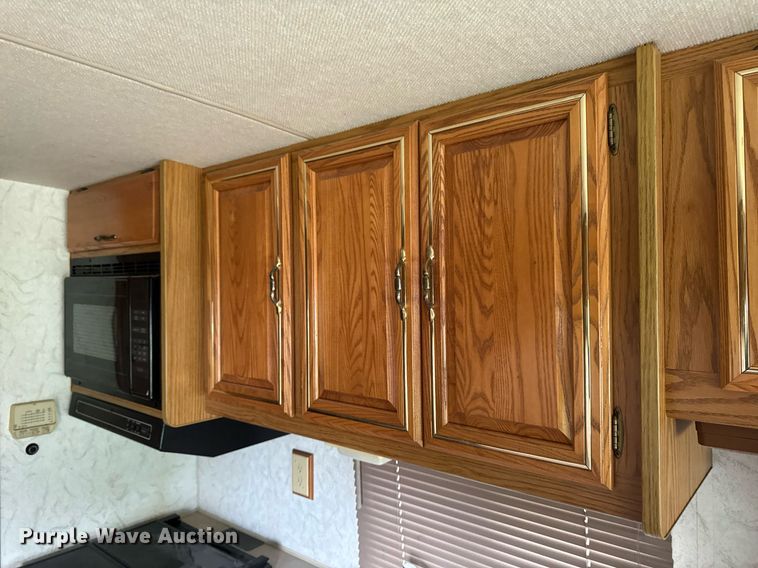 image for item EC7981 1996 Winnebago WCG34WA RV