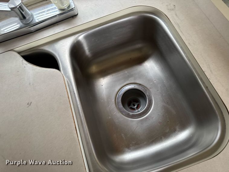 image for item EC7981 1996 Winnebago WCG34WA RV