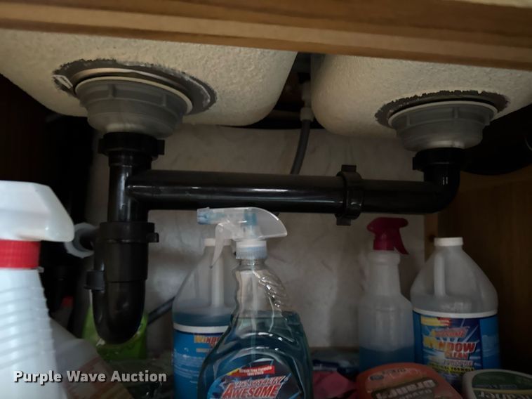 image for item EC7981 1996 Winnebago WCG34WA RV