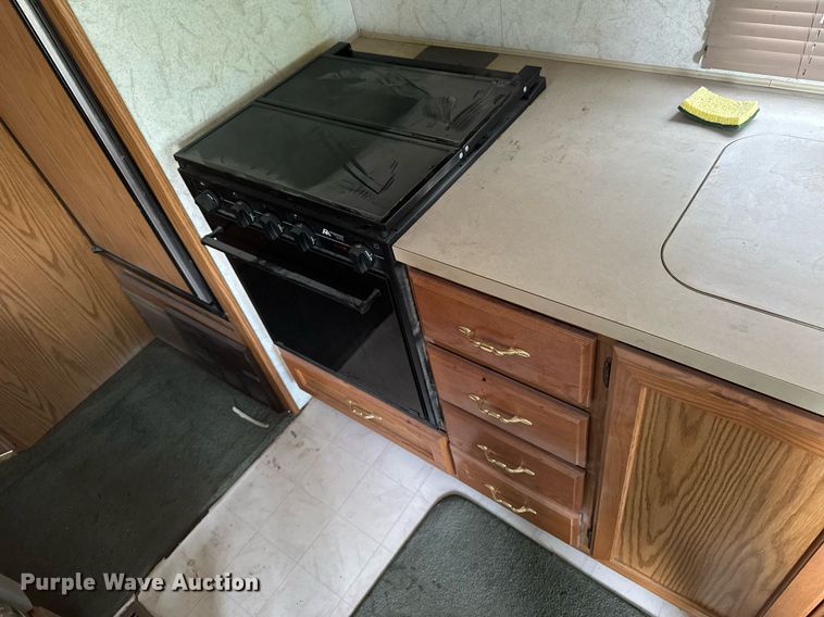 image for item EC7981 1996 Winnebago WCG34WA RV