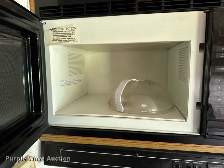 image for item EC7981 1996 Winnebago WCG34WA RV