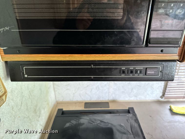 image for item EC7981 1996 Winnebago WCG34WA RV