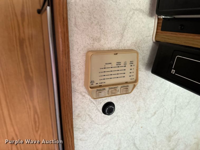 image for item EC7981 1996 Winnebago WCG34WA RV