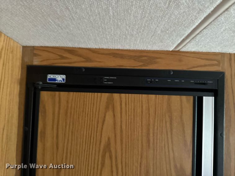 image for item EC7981 1996 Winnebago WCG34WA RV