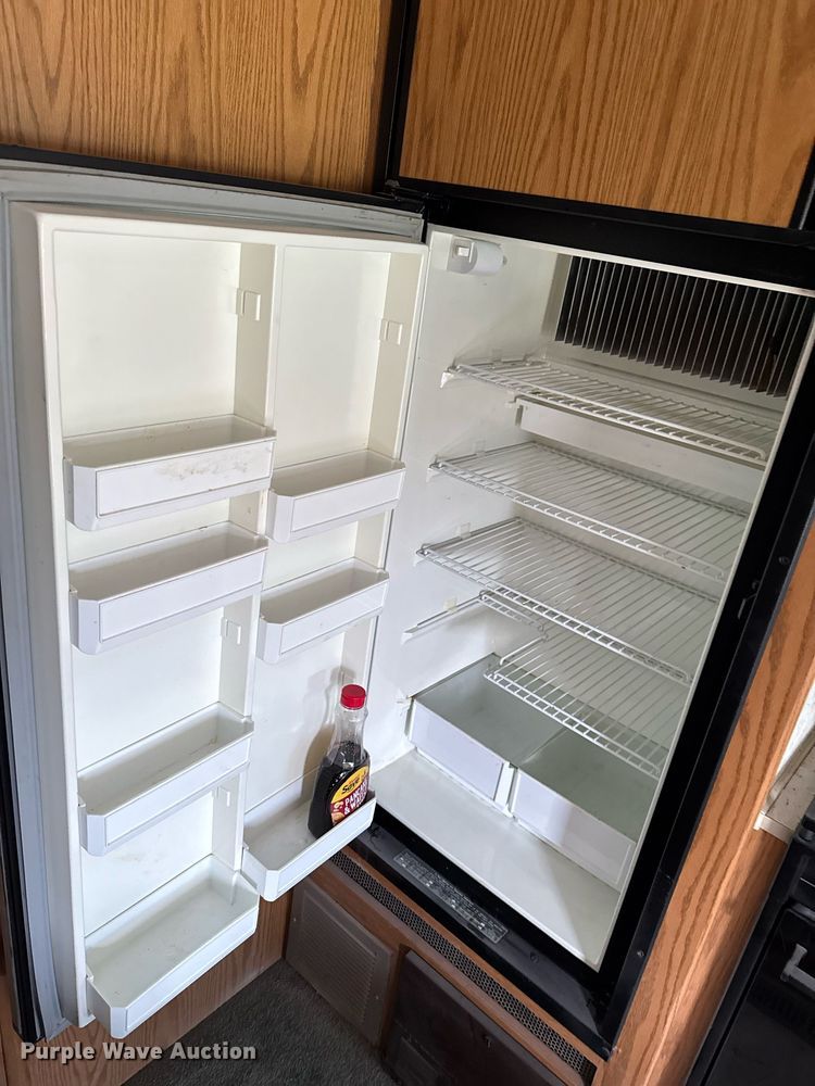 image for item EC7981 1996 Winnebago WCG34WA RV