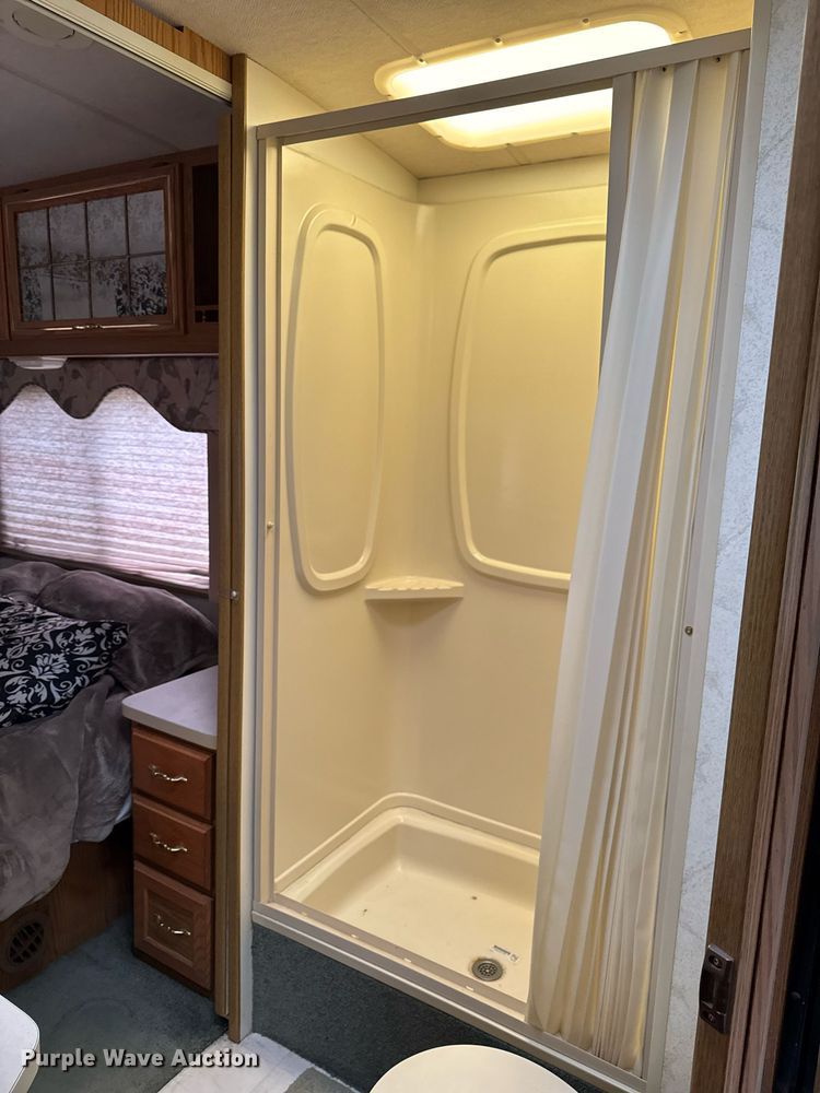 image for item EC7981 1996 Winnebago WCG34WA RV