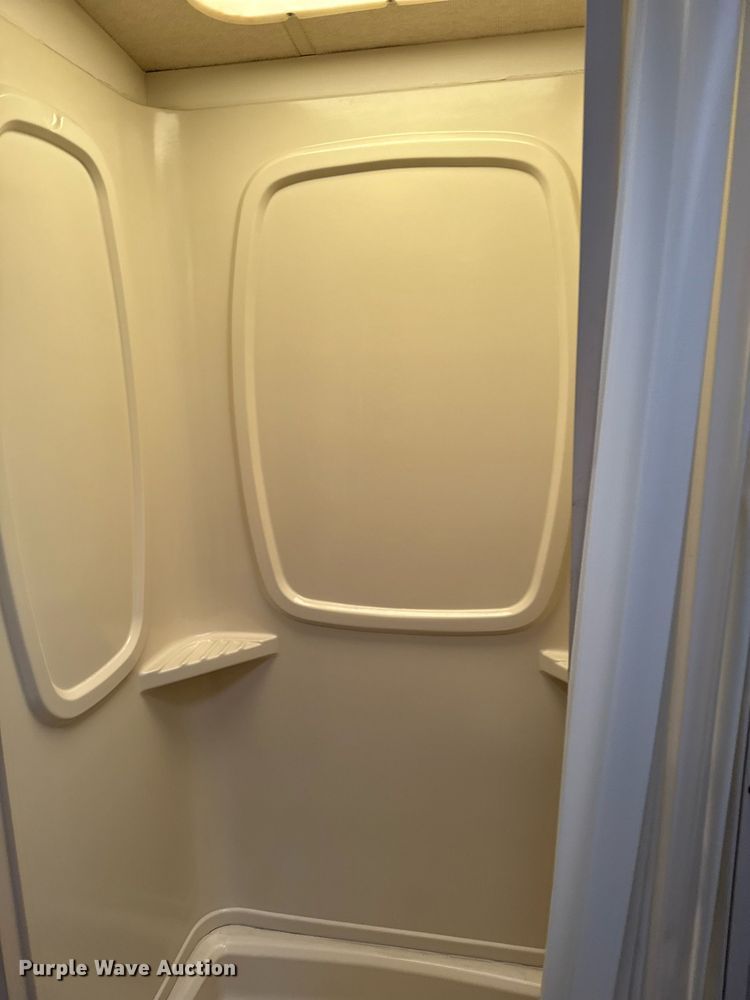 image for item EC7981 1996 Winnebago WCG34WA RV