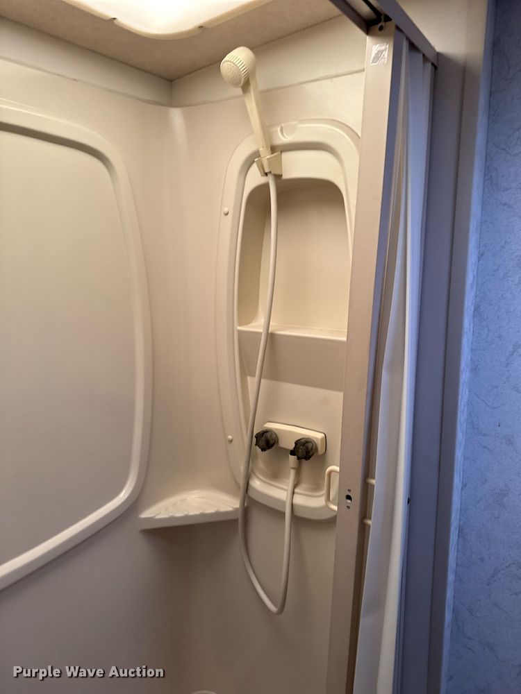 image for item EC7981 1996 Winnebago WCG34WA RV