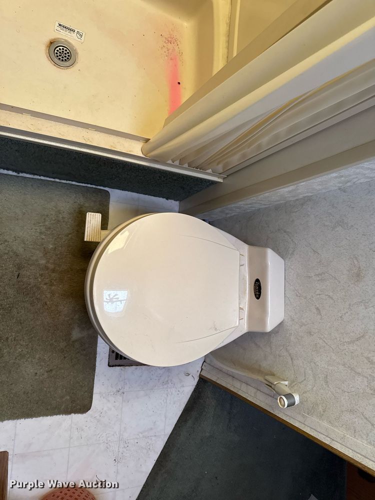 image for item EC7981 1996 Winnebago WCG34WA RV