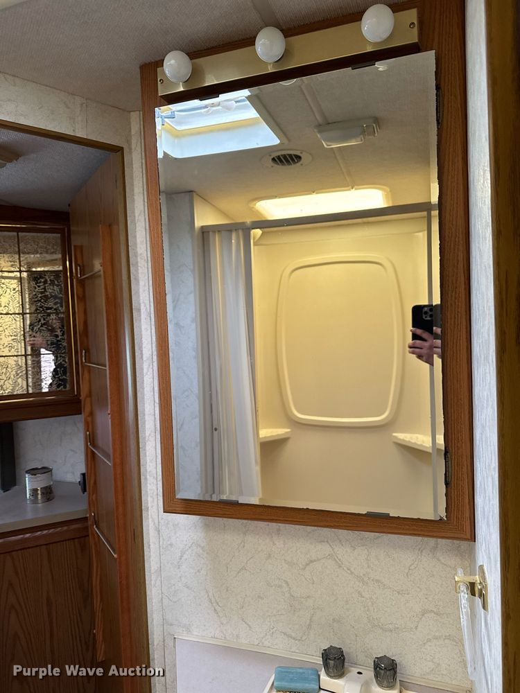 image for item EC7981 1996 Winnebago WCG34WA RV