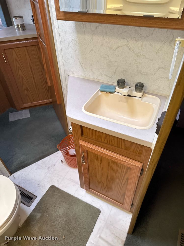 image for item EC7981 1996 Winnebago WCG34WA RV