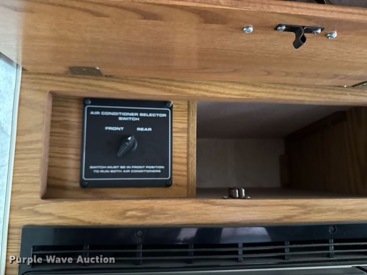 image for item EC7981 1996 Winnebago WCG34WA RV